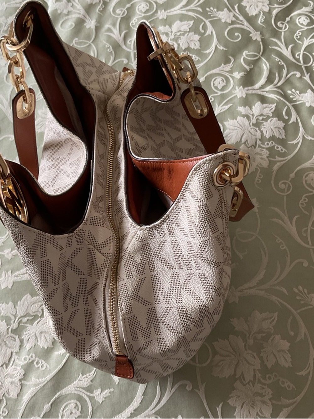Michael Kors Beige/White Logo Shoulder Hobo with Gold Hardware - Picture 4 of 16